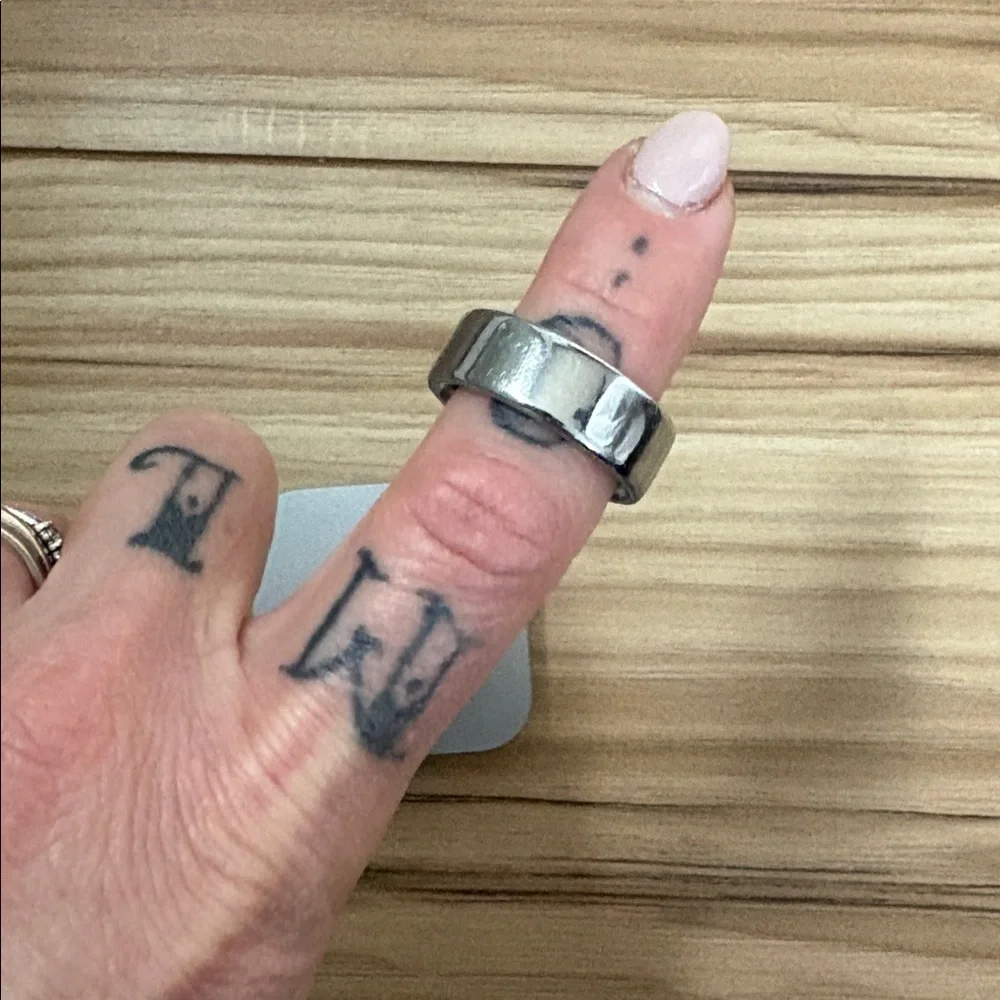 Oura ring size 9 kinda new withinin last month or two .